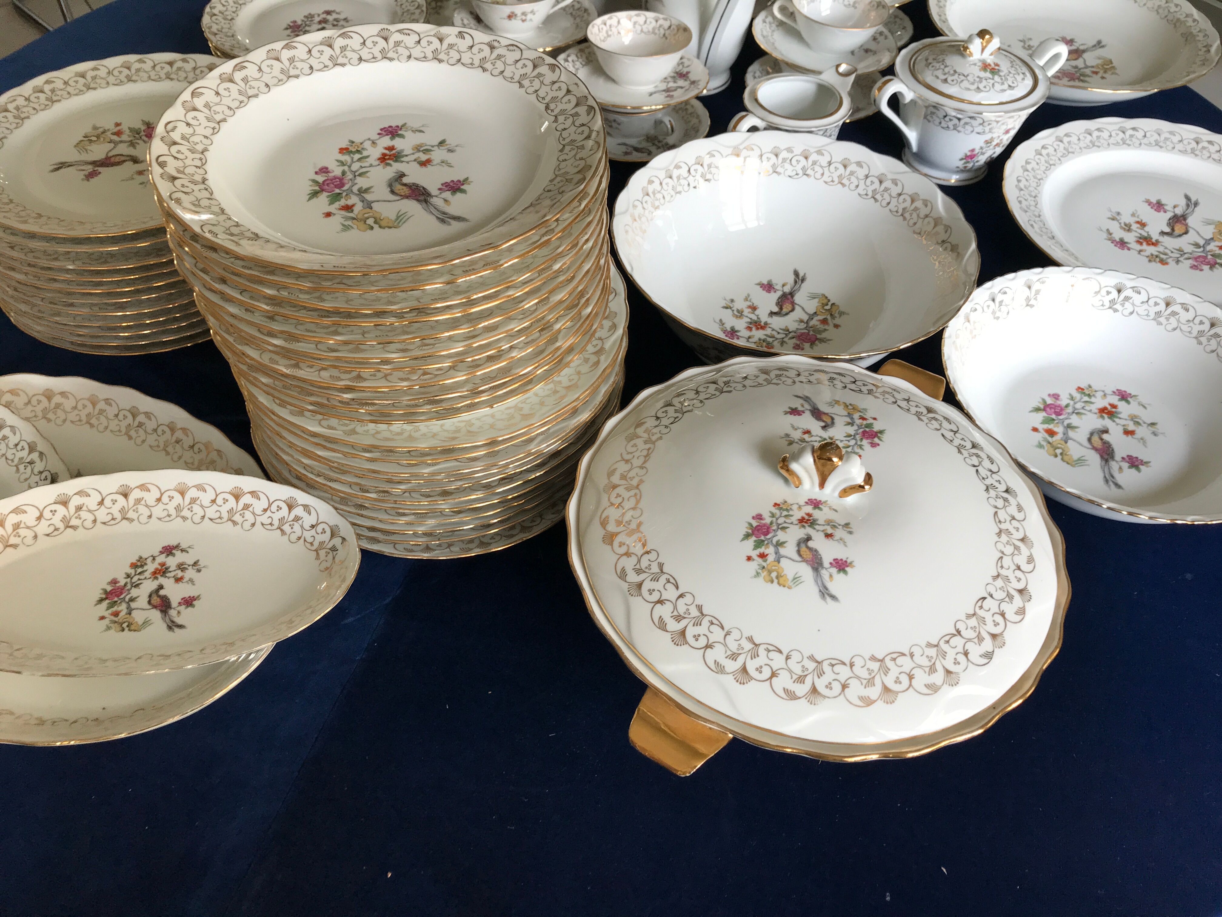 Table service set in Limoges porcelain 81 pieces