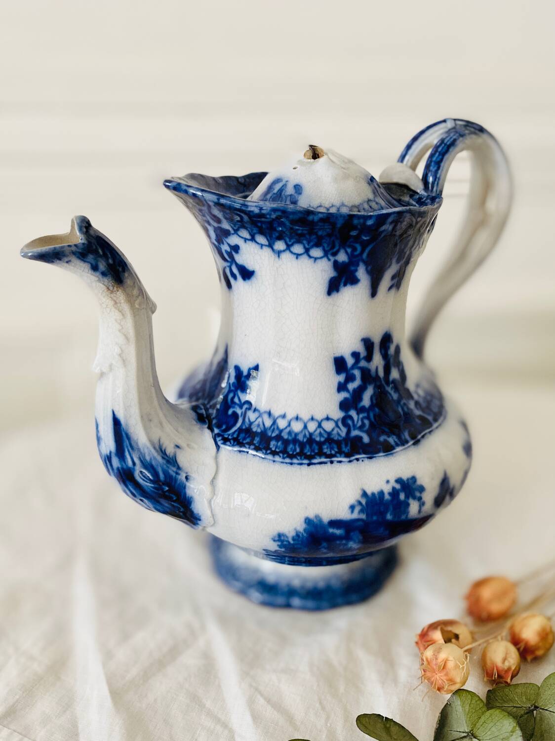 Antique teapot from the India service by Villeroy and Boch