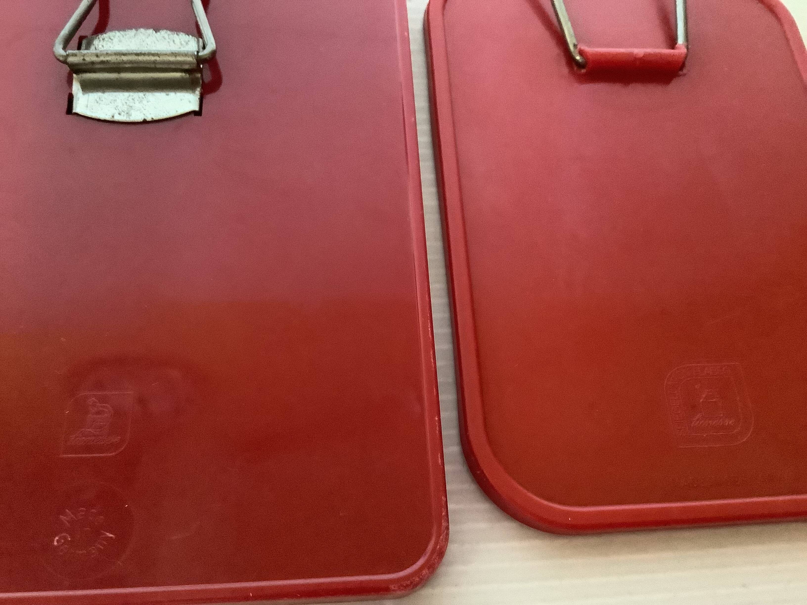 Paire de petits miroirs rouges style barbier