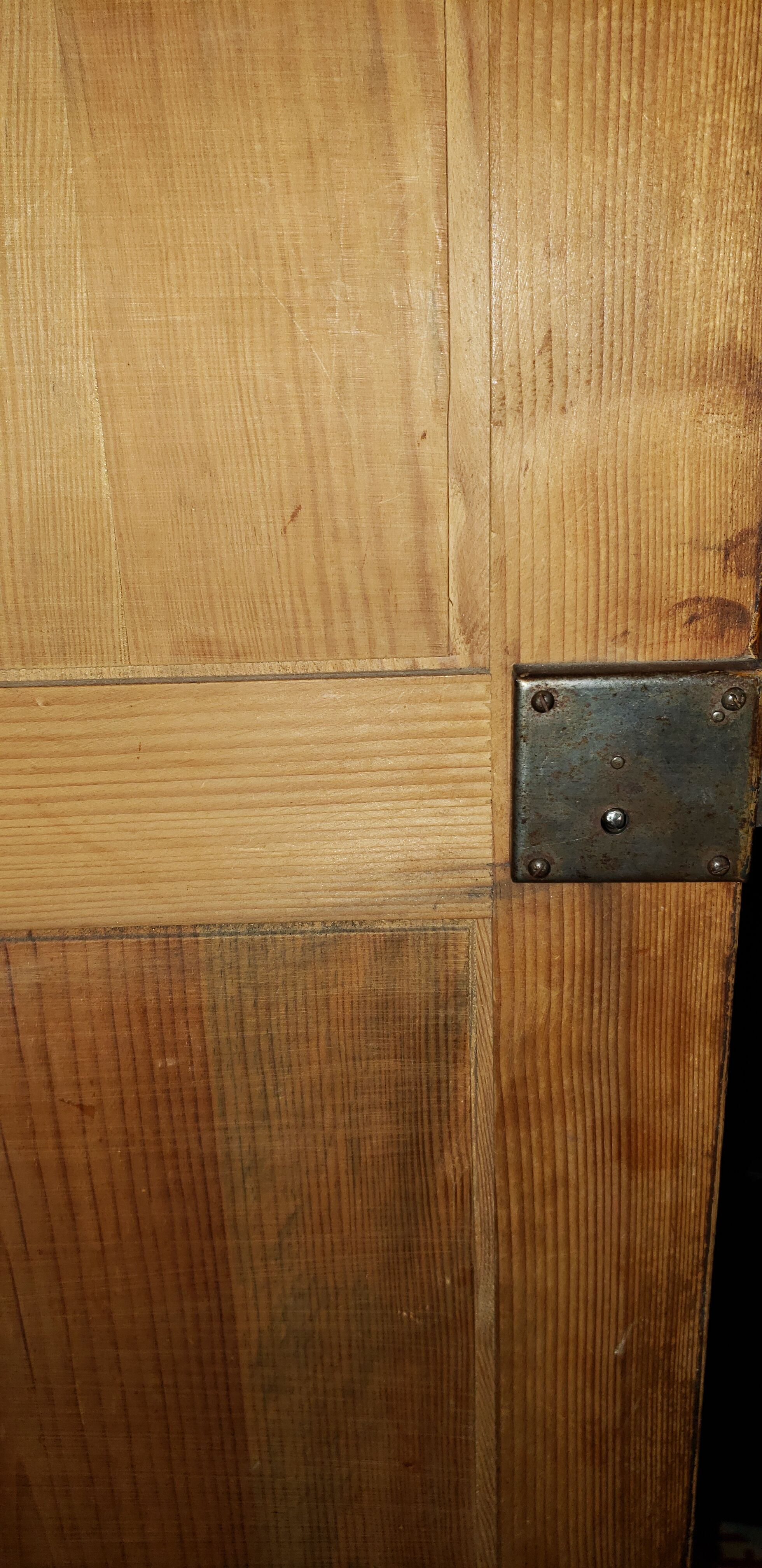 Armoire bonnetiere parisienne