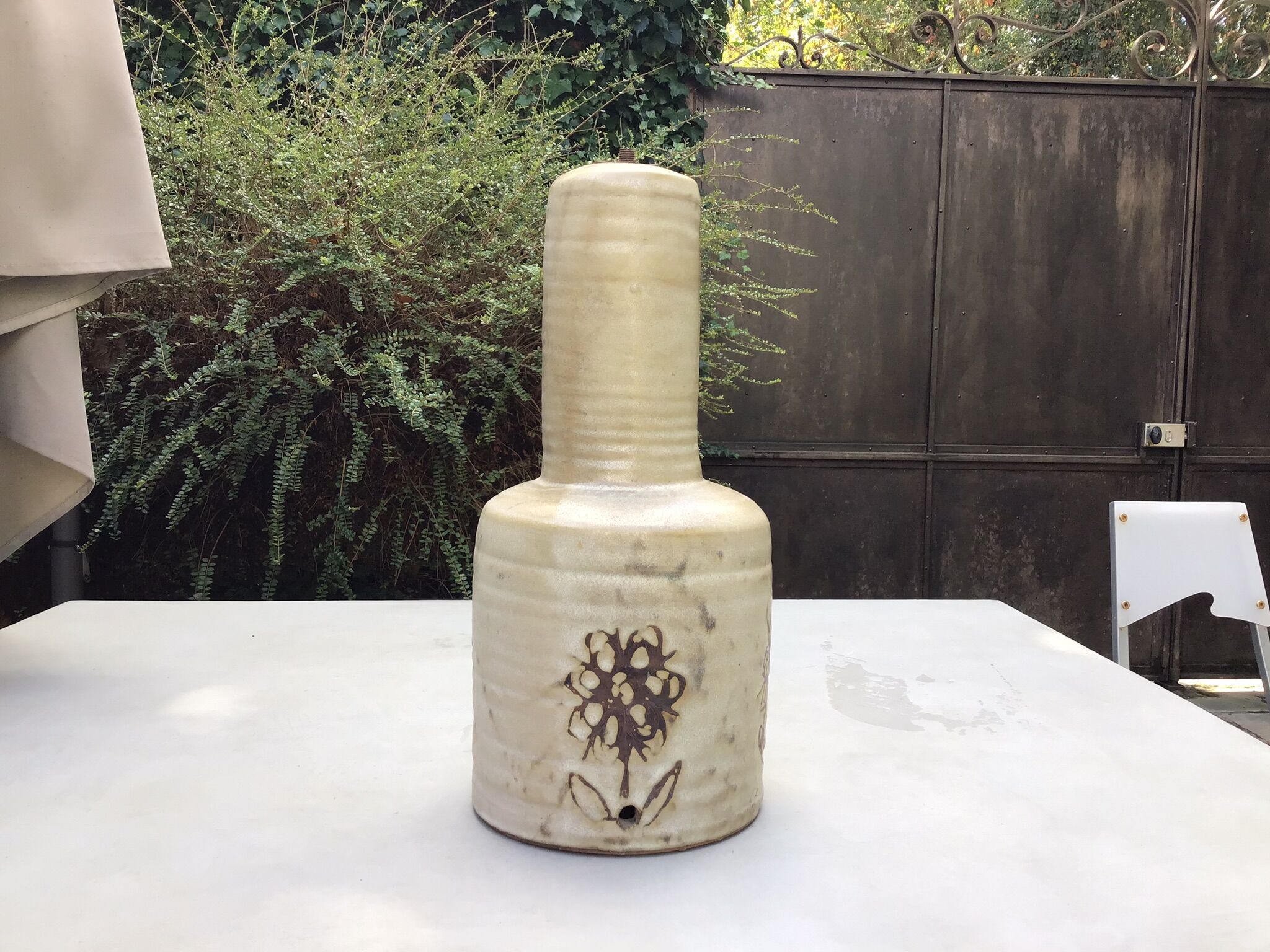 Sandstone lamp foot of the Pottery of the Dove