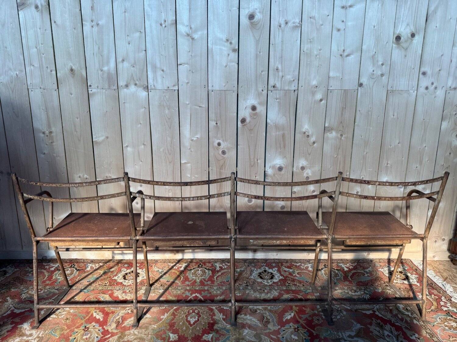 Theatre bench for 4 – Industrial style – Iron and sheet metal – Early 20th century