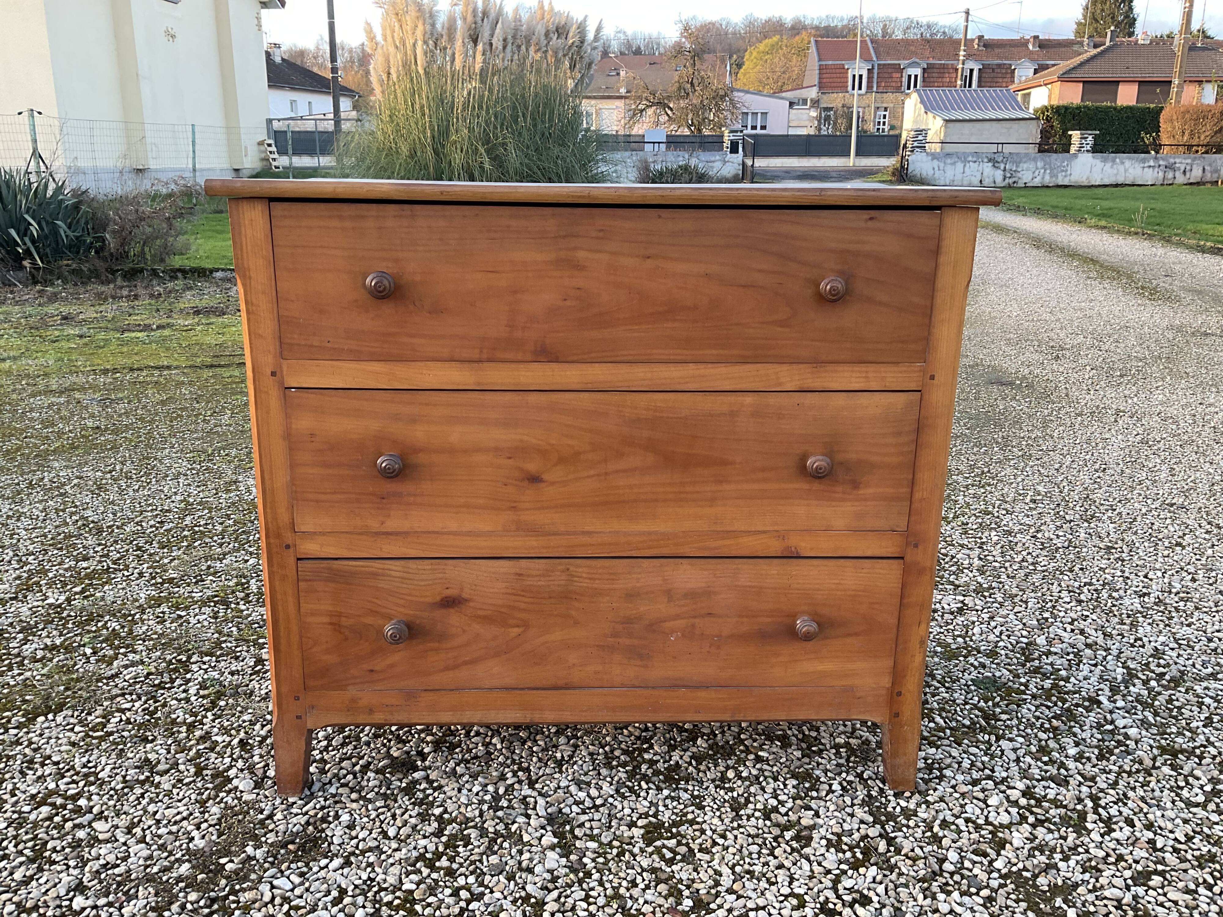 Chest of drawers