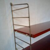 String shelf by Nisse Strinning with three mahogany shelves. Gungrey metal sides.