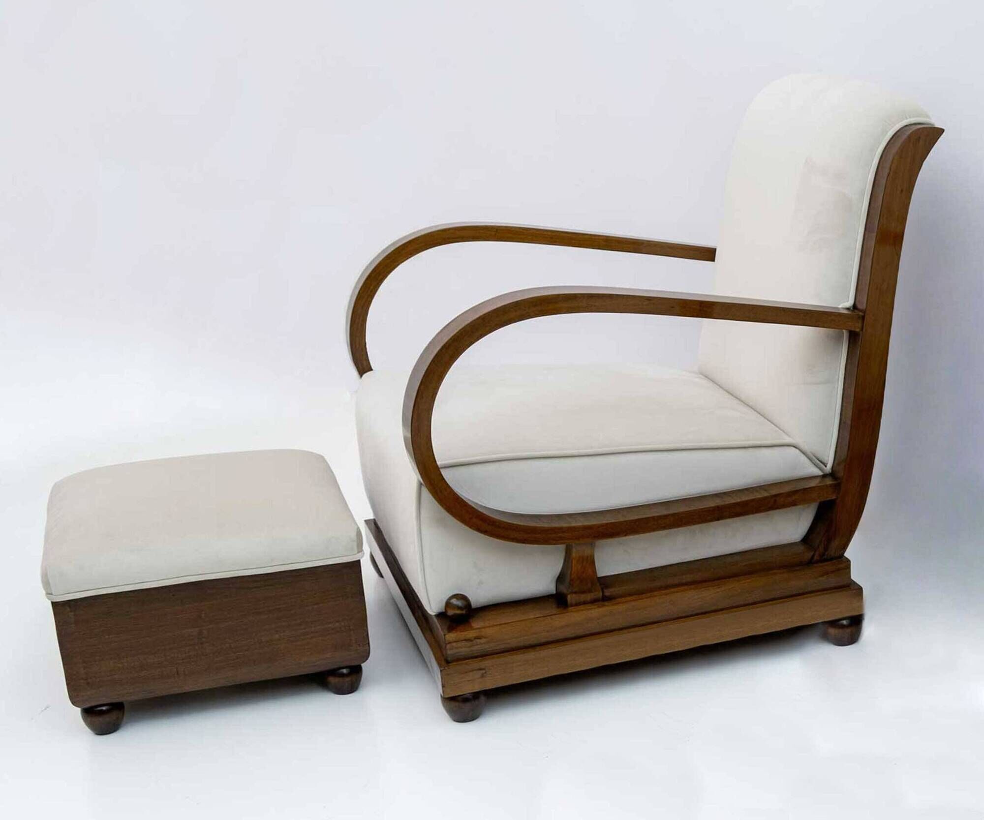 Pair of Art Dèco Italian Walnut and Velvet Armchairs and Two Ottomans, 1920