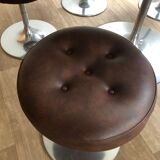 Table oval et ses six poufs