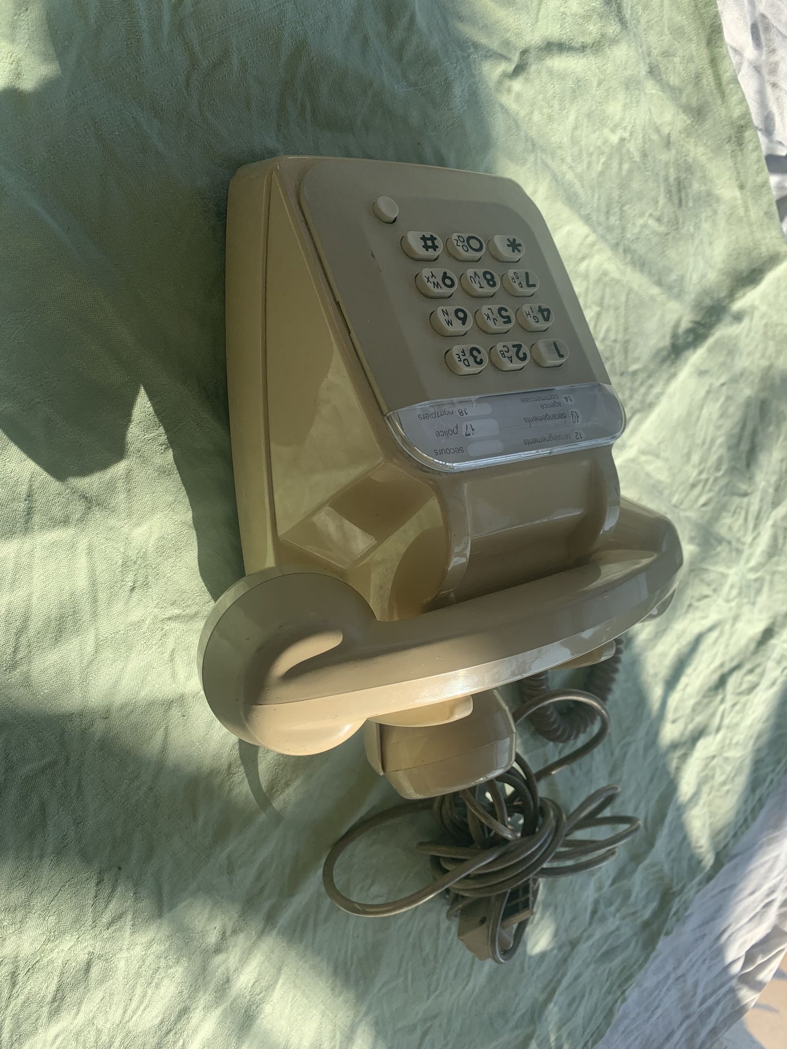 Telephone in Bakelite ecru beige with keys socotel s63 vintage 1981