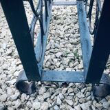 Porte-bouteille ancien en fer forgé