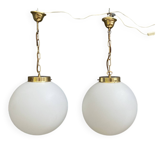 Suspension sphérique en verre opale, années 1970, par Kamenicky Senov