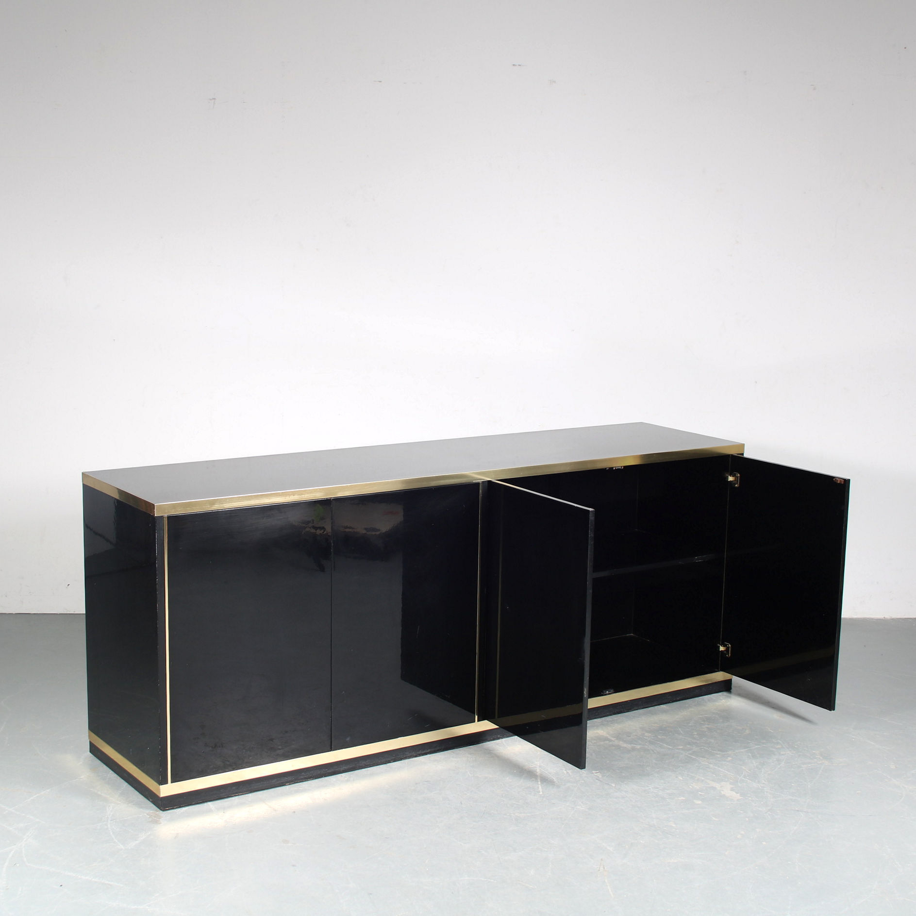 1970s Glossy Italian sideboard