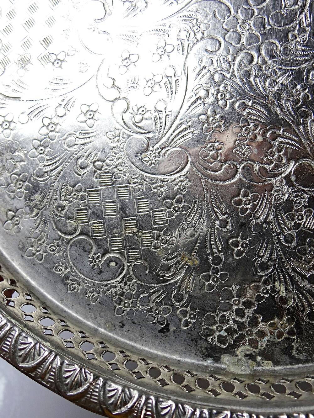 Small Moroccan tripod tea tray in silver-plated metal, vintage chiseled decoration.