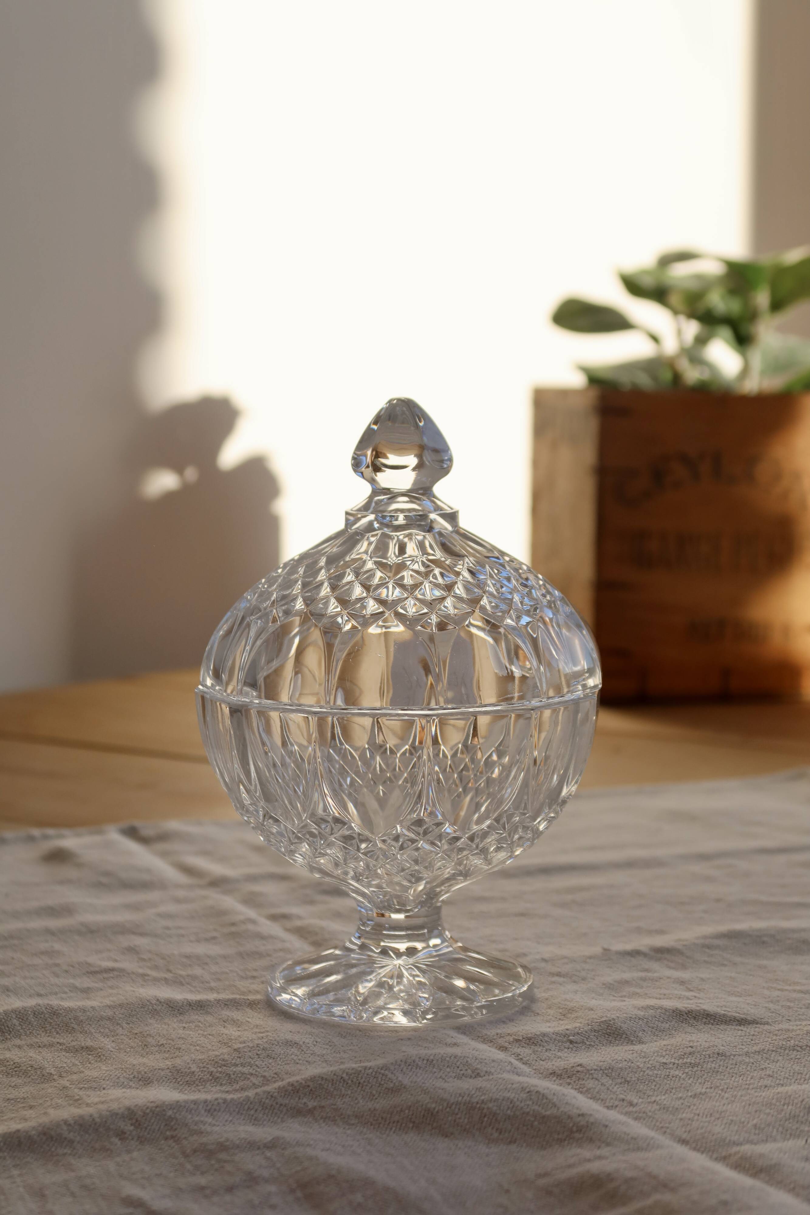 Antique crystal bonbonnière on a pedestal – Cut decoration