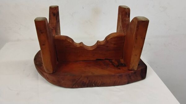 Tabouret / repose pieds brutaliste