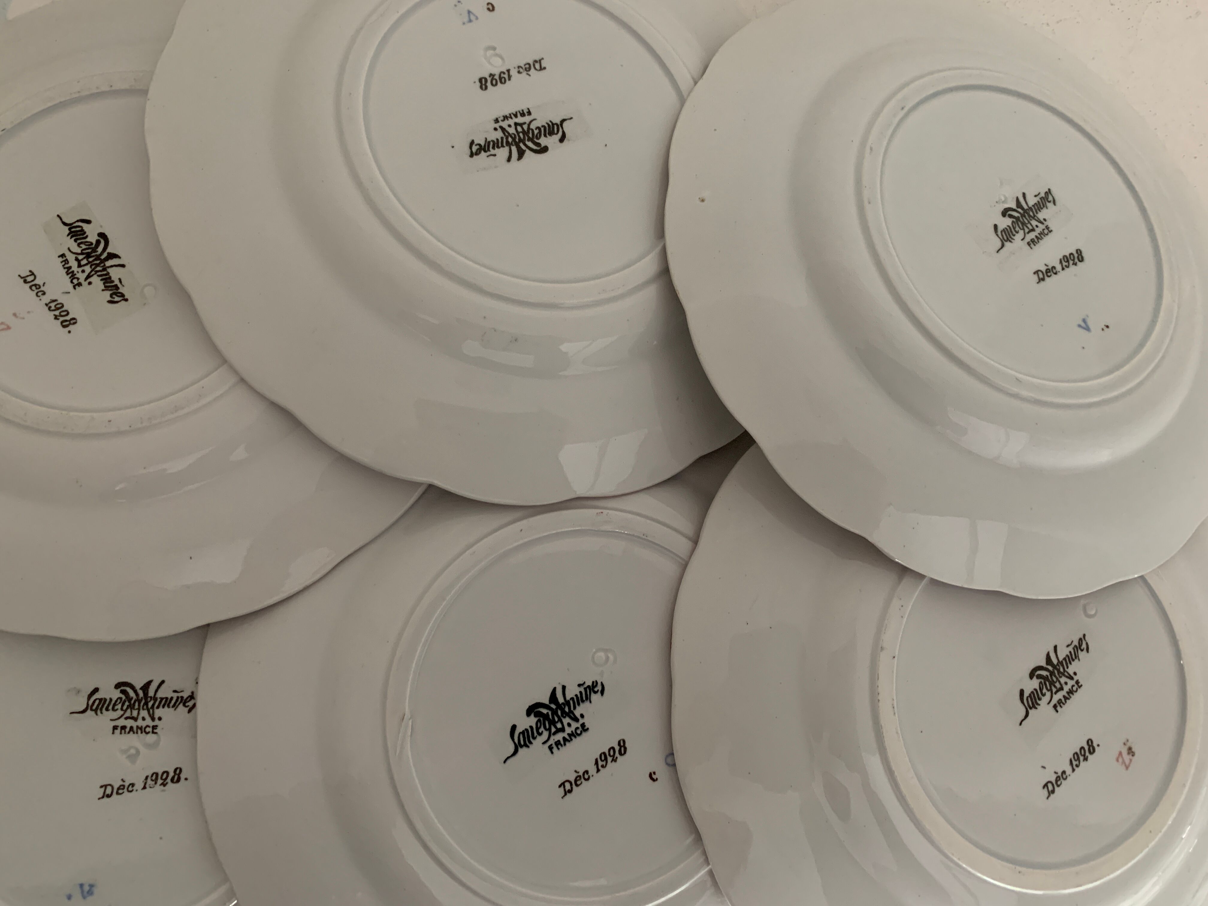 6 Sarreguemines dessert plates, cornucopia, 1928