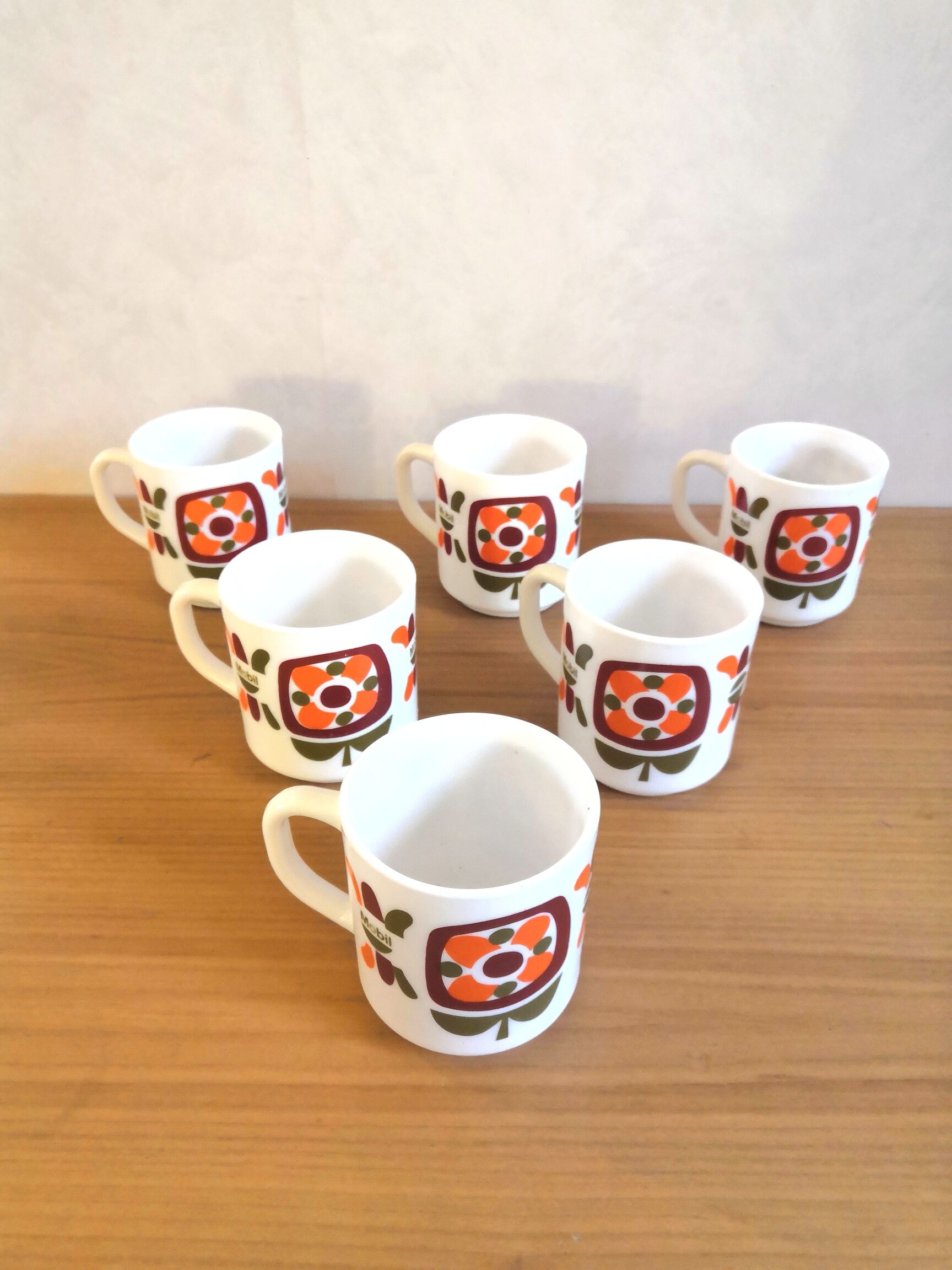 Série de 6 mugs design Mobil années 70