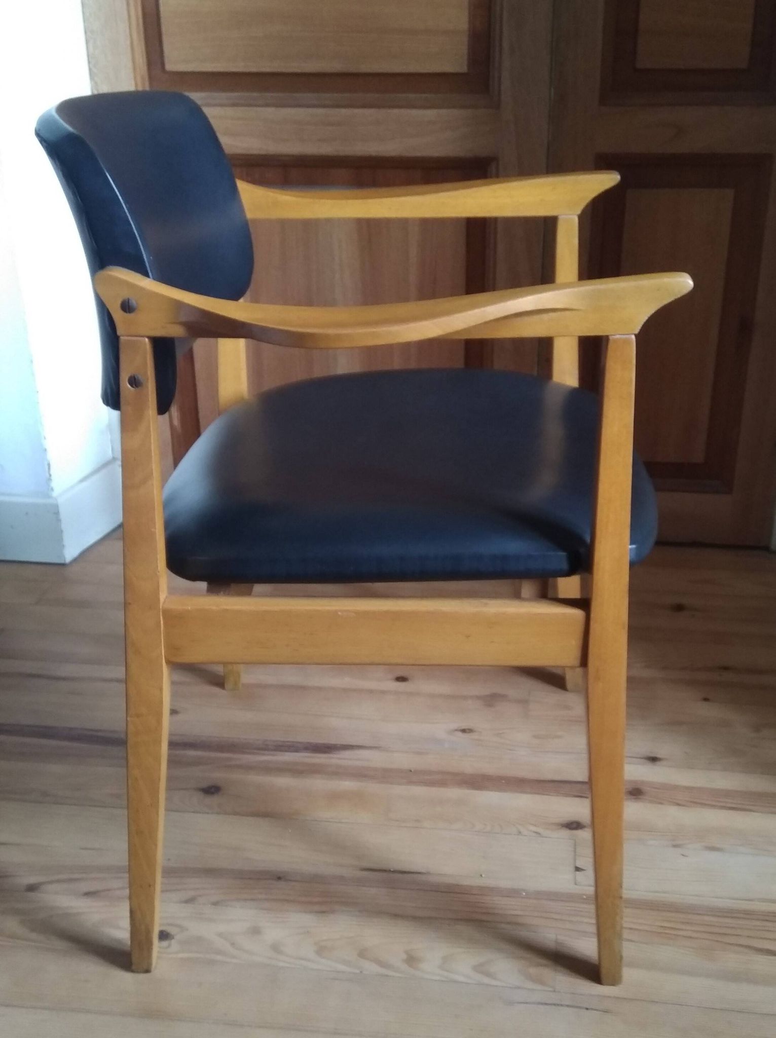 Large Scandinavian office armchair