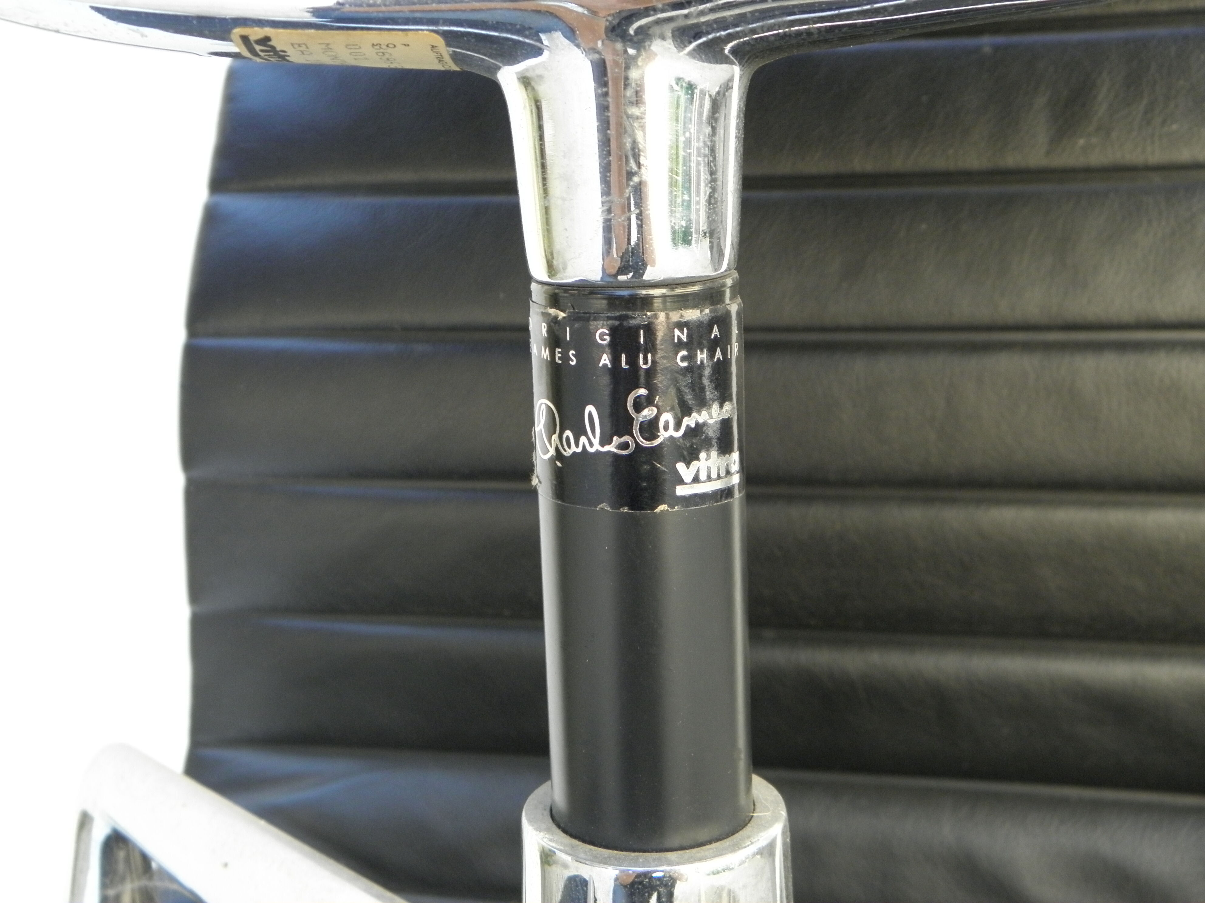 2 seats Charles Ray Eames EA 106