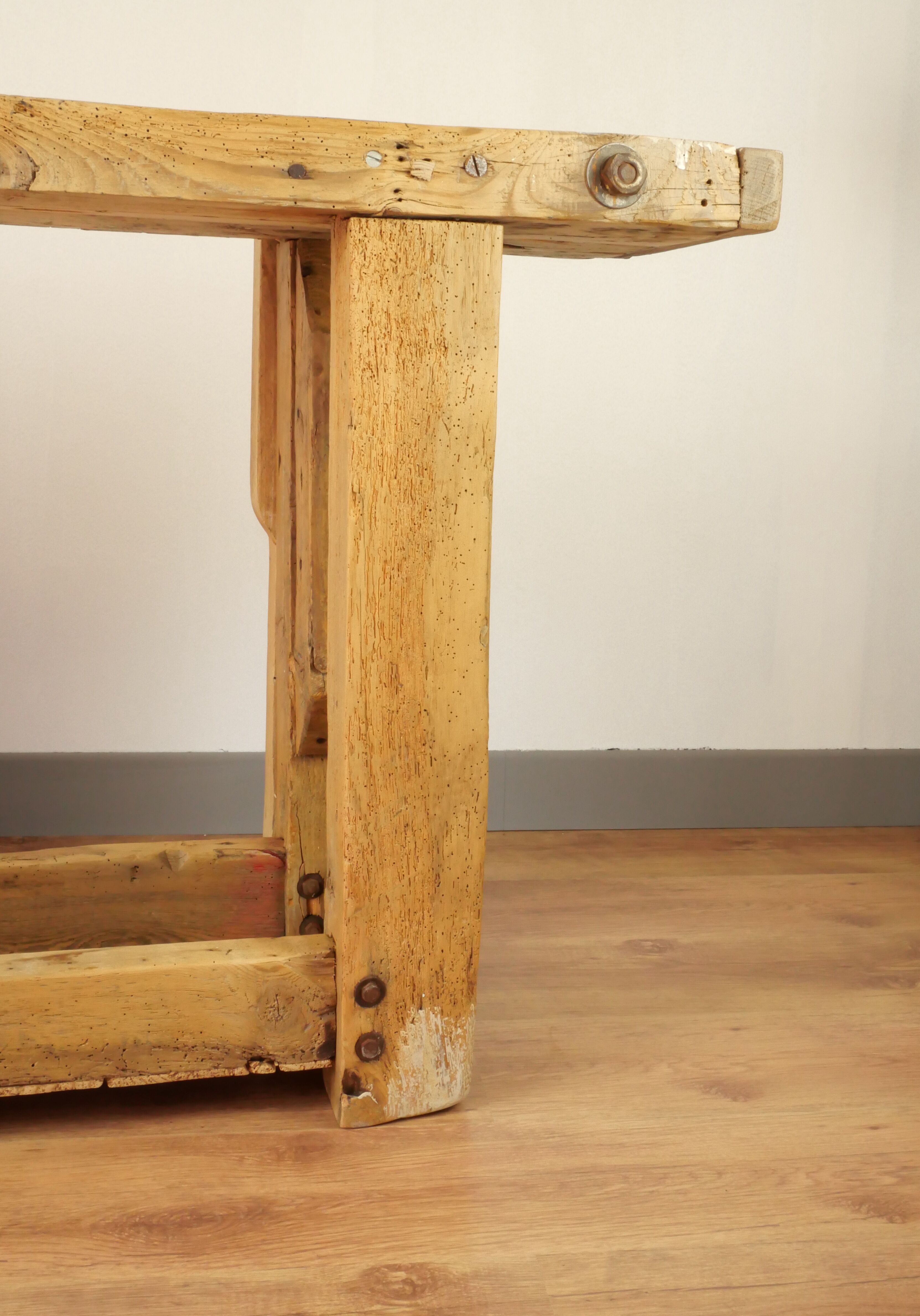 Wood carpenter's establishment