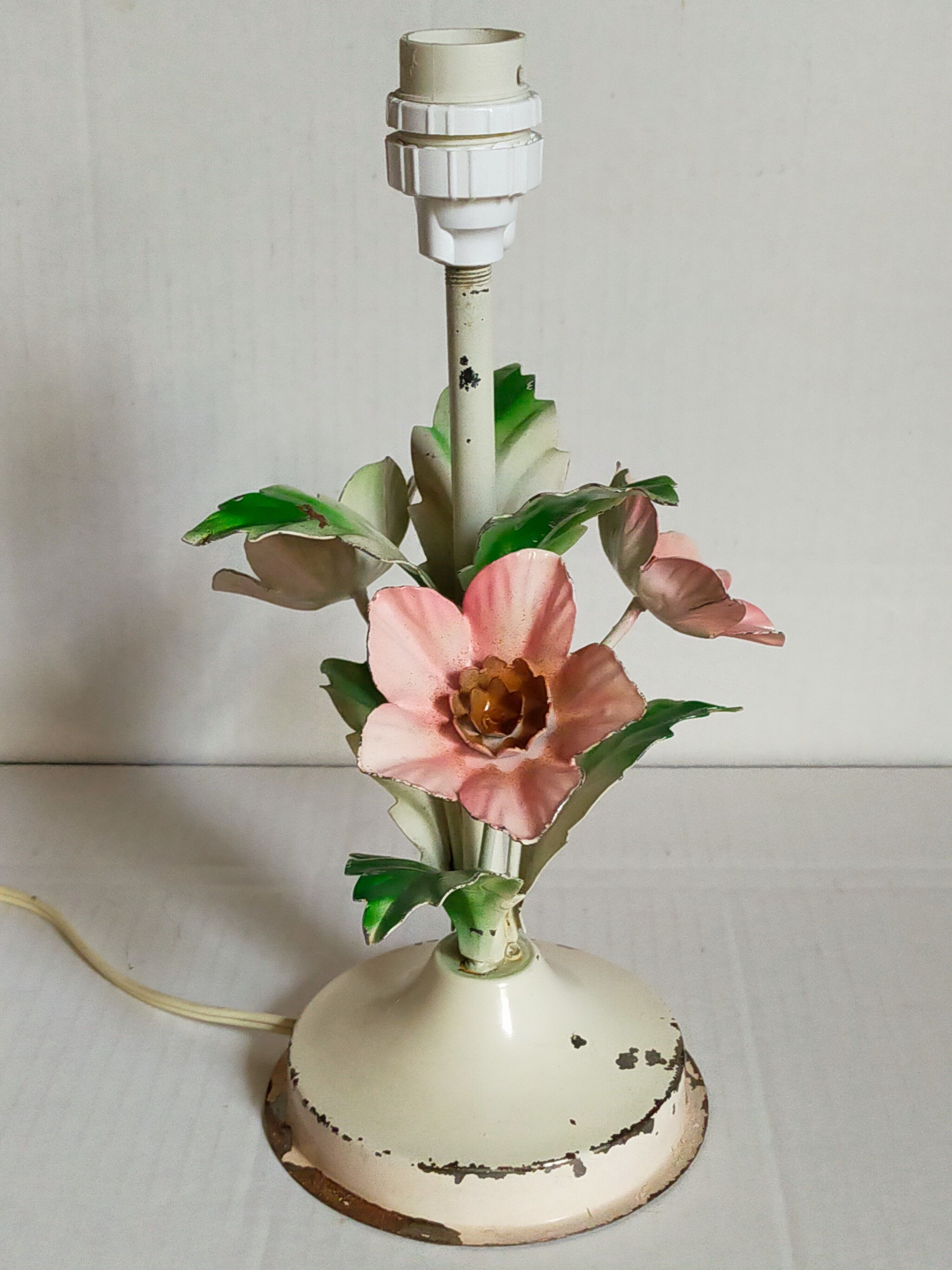 Bouquet lamp to table in vintage painted sheet vinyl lampshade