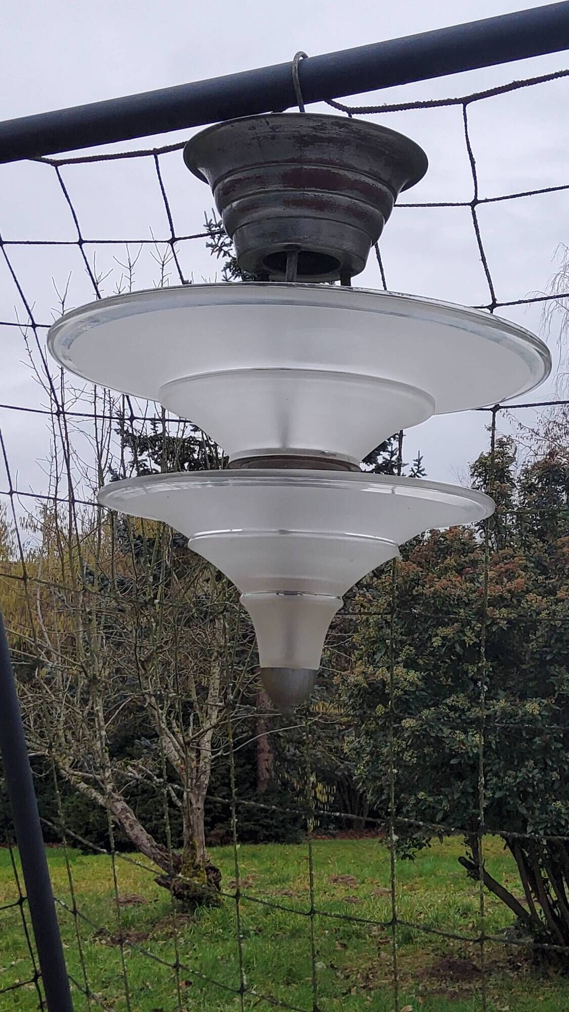 Art Deco chandelier in bronze and silvered brass double sink in opalescent glass