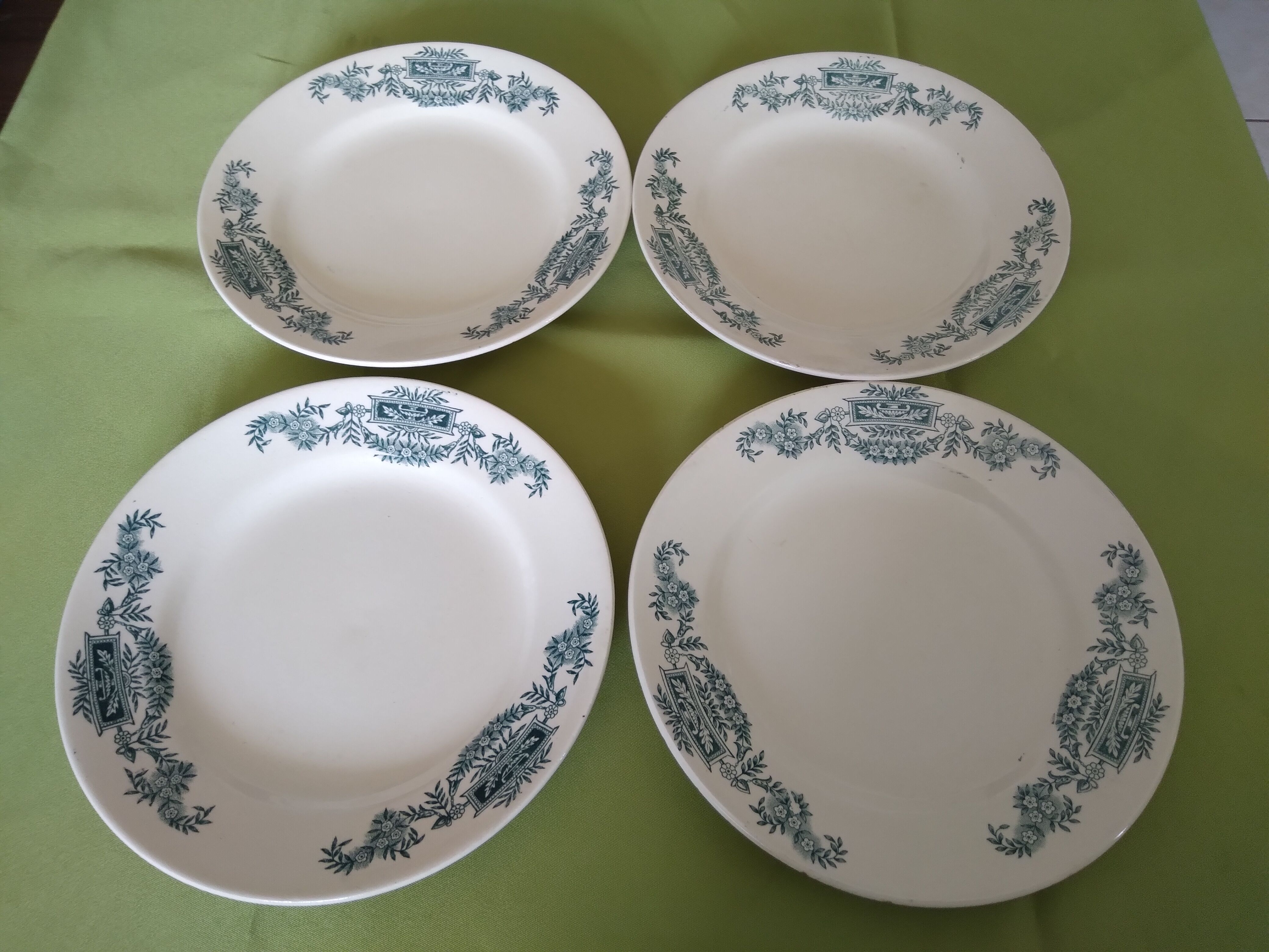 Flat plates Lutèce Longchamp