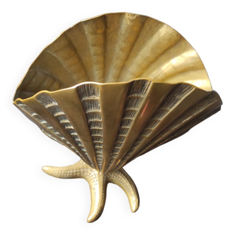 Shell pot cache on brass starfish