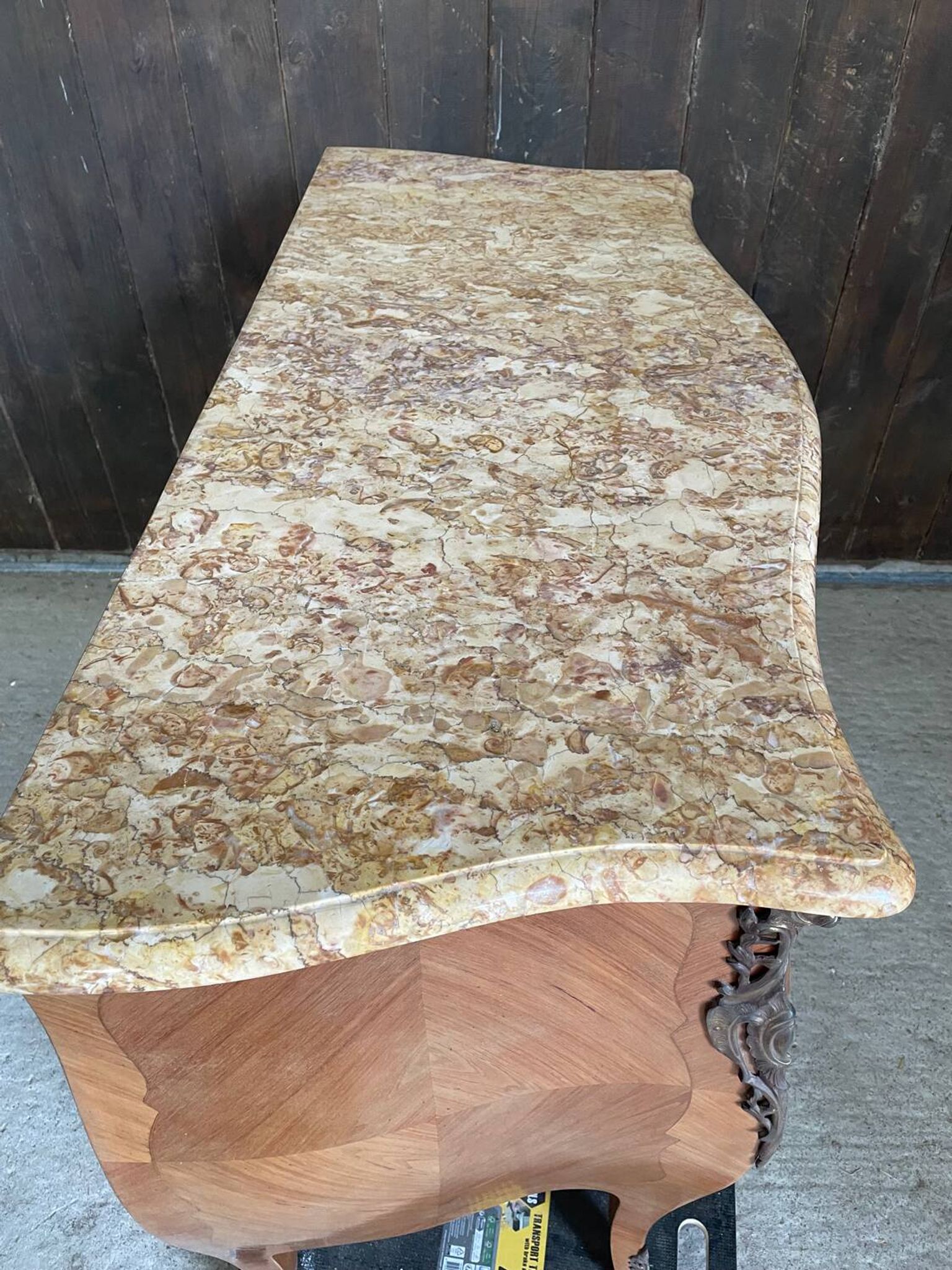 Curved commode