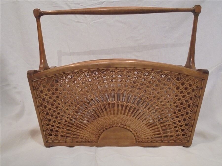 Porte-revues en bois et cannage