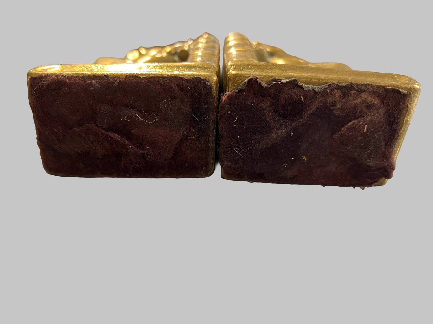 Paire de serre-livres en laiton – chevaux cabrés, style Art Déco