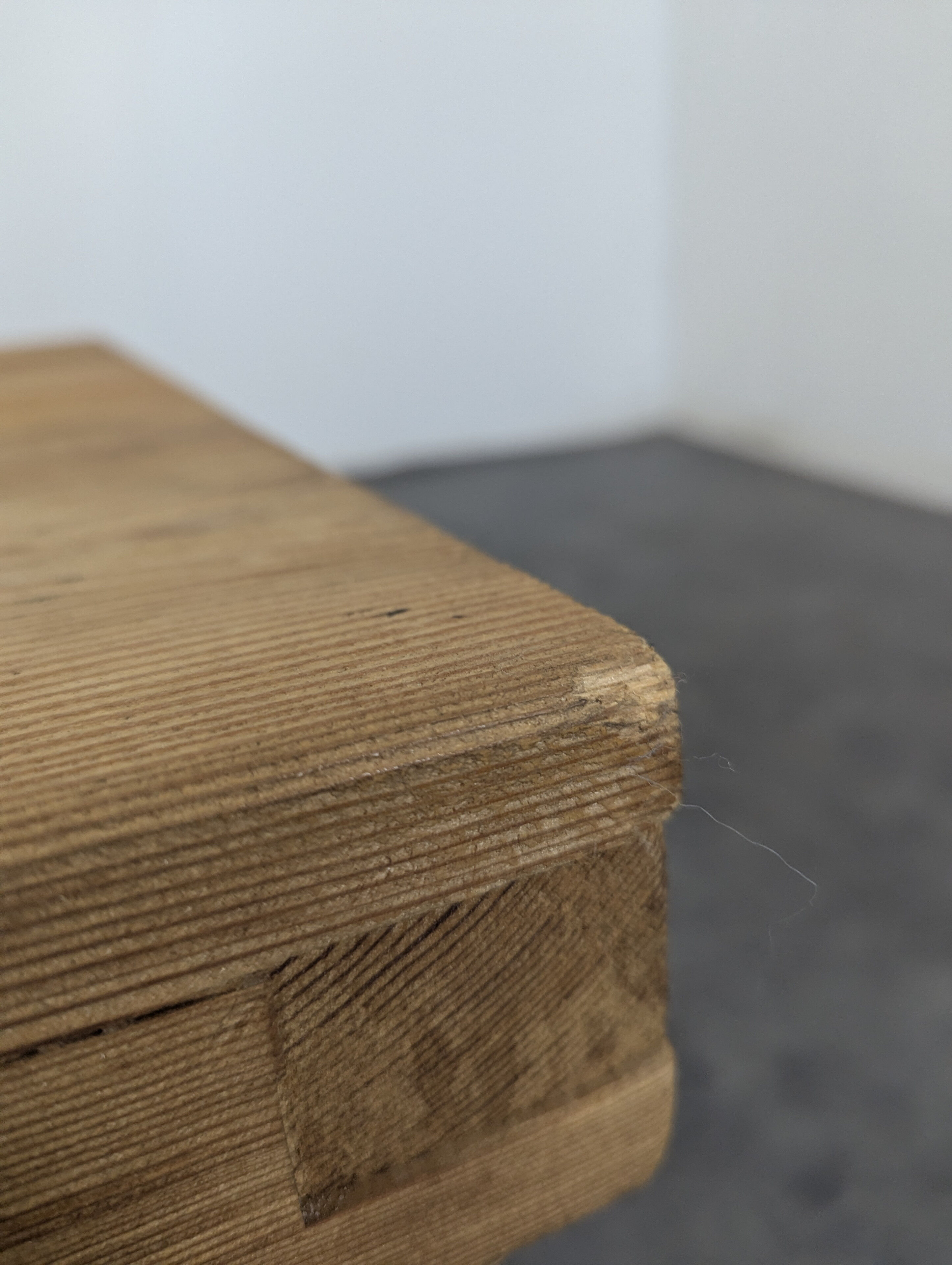 Large coffee table in solid pine, Swiss made