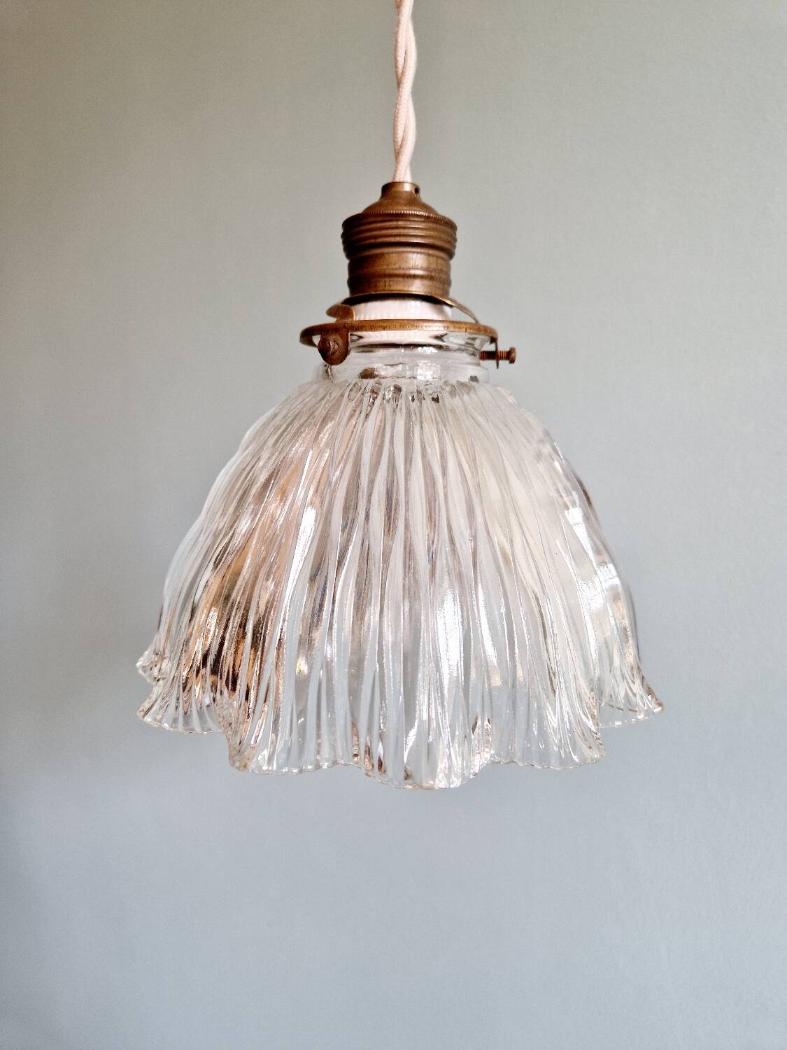 Suspension Art Déco Holophane en verre transparent rainuré, 1920-30