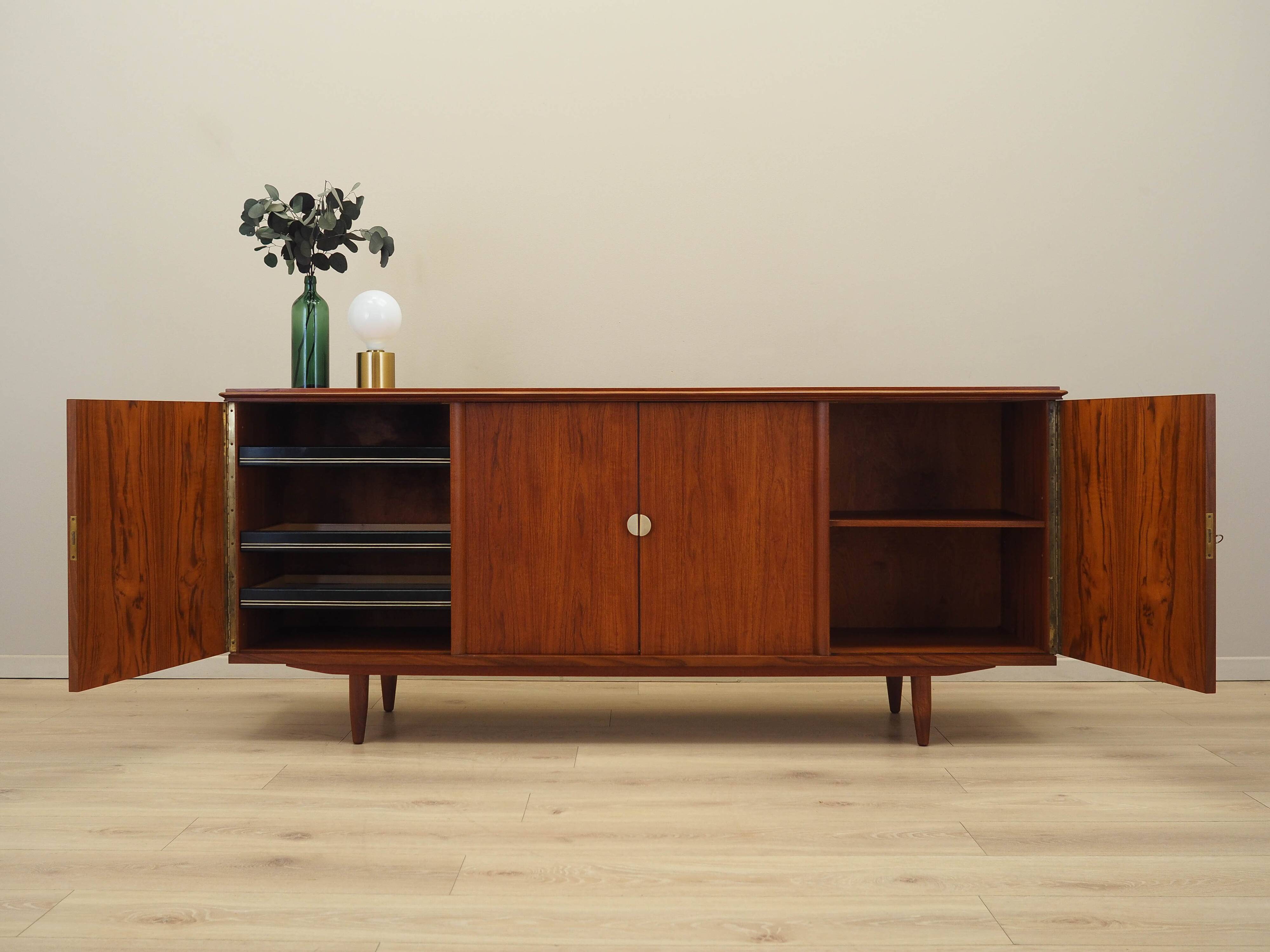 Buffet en teck, design danois, années 1970, fabriqué au Danemark