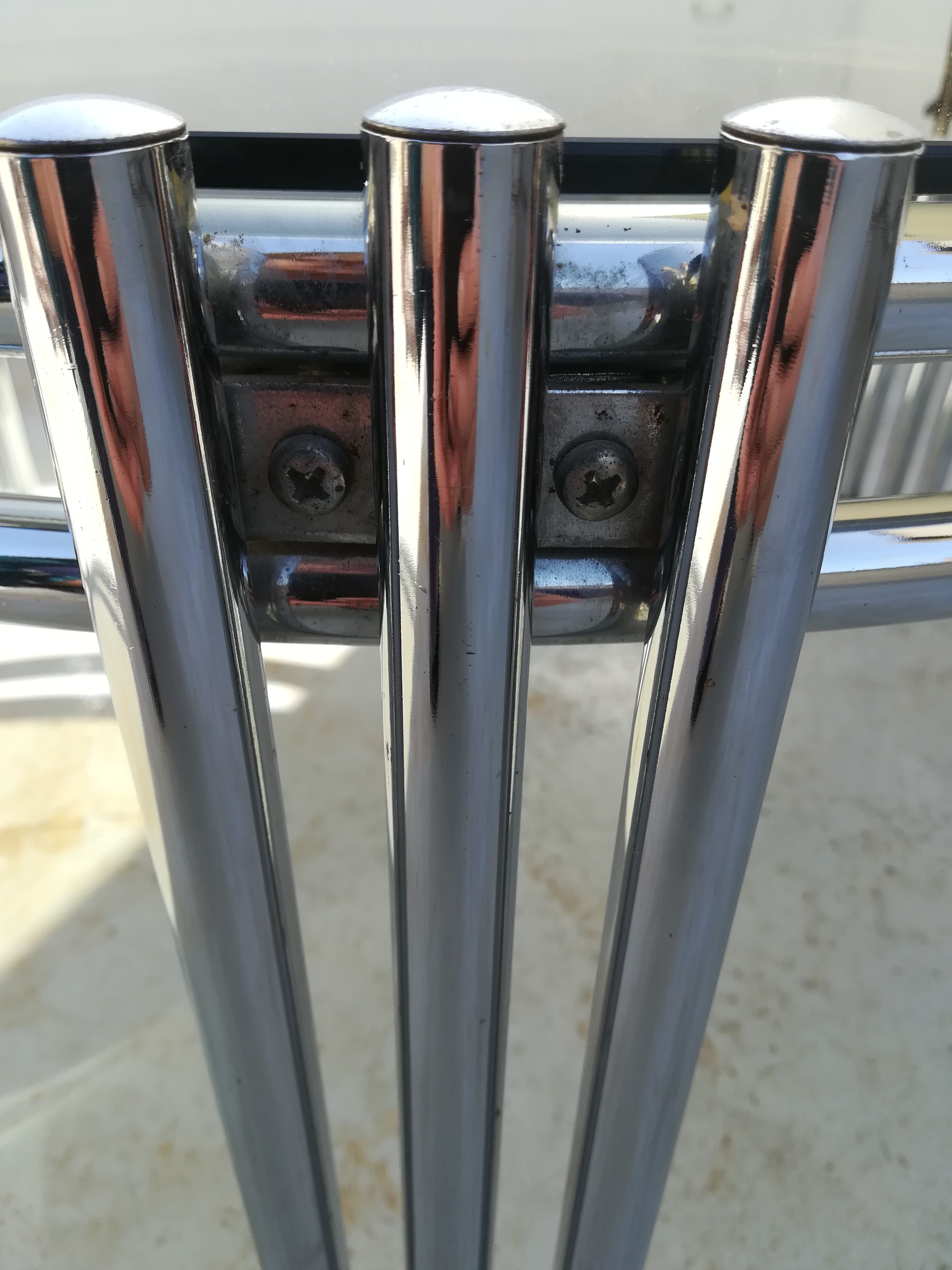 Coffee table in chrome steel and smokes glass 1970