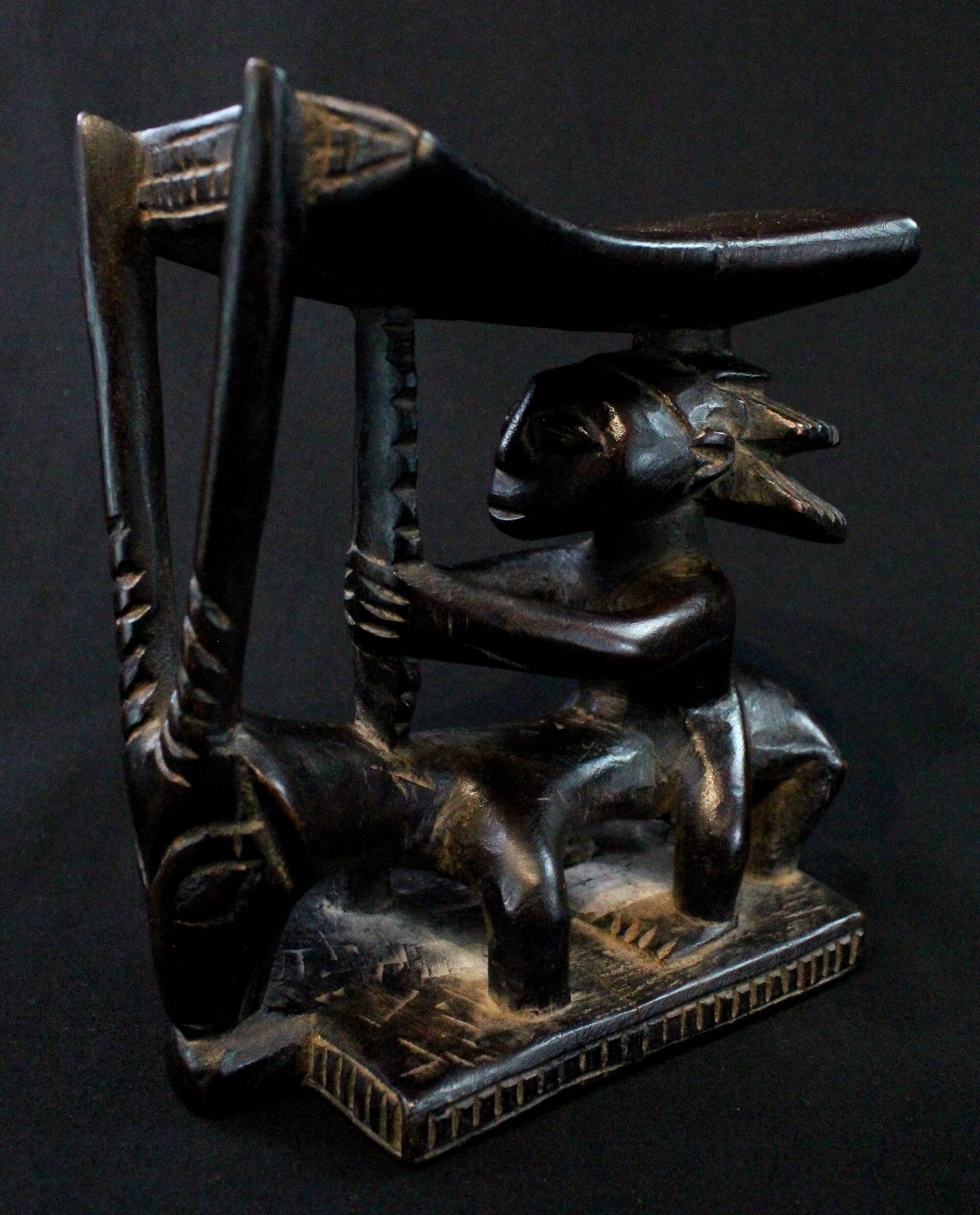 Luba neck support - dr congo