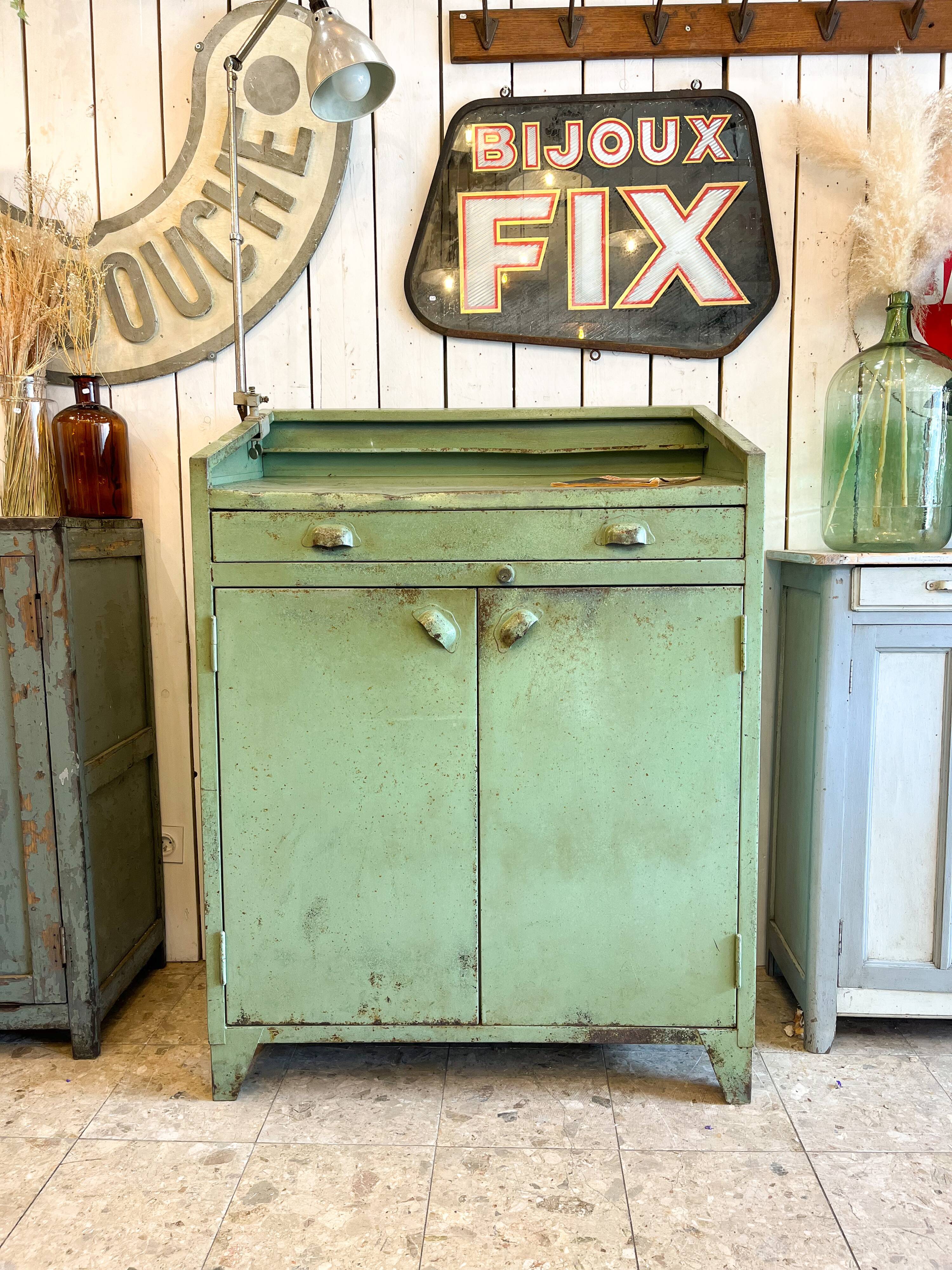 Former green patina workshop service