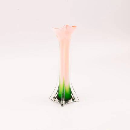Vase en vert en forme de fleur vert et orange de style murano longiligne