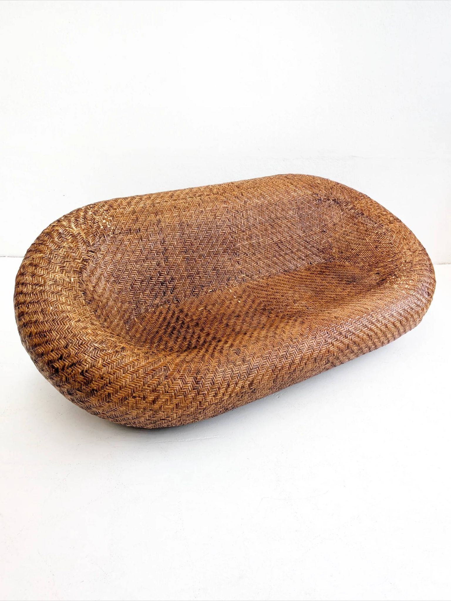 Canapé œuf en rotin tissé par Habitat, années 1970