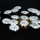 Paire de lampes de plafond en verre de Murano à fleurs blanches. Italie, années 1980.