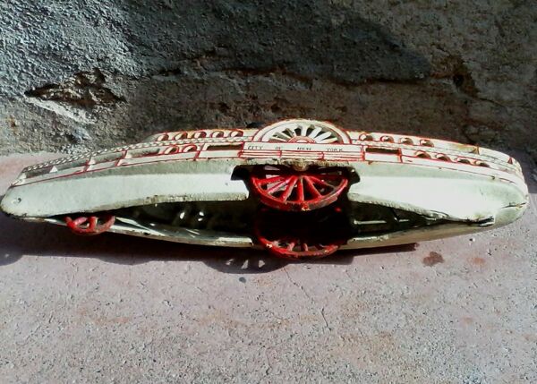 Bateau ancien mécanique de la ''Wilkins Toy Company