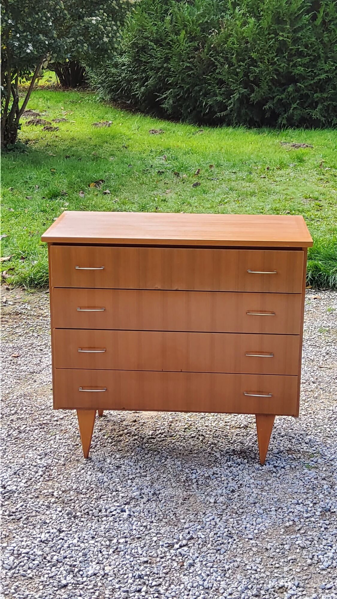 Vintage chest of drawers from the 50s/60s in golden mahogany 4 drawers feet bobbin