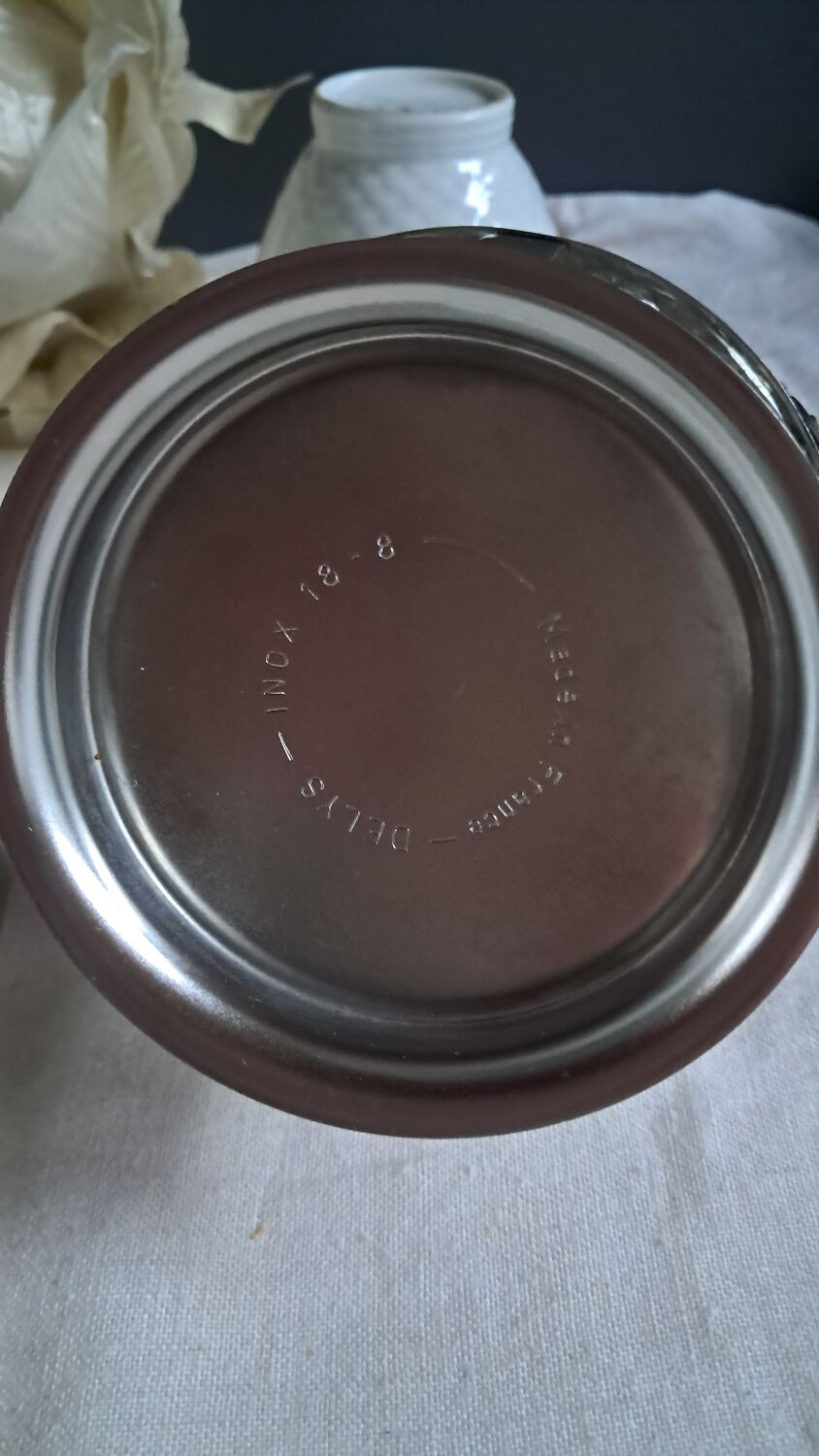 Teapot, sugar bowl, milk jug, jam jar.