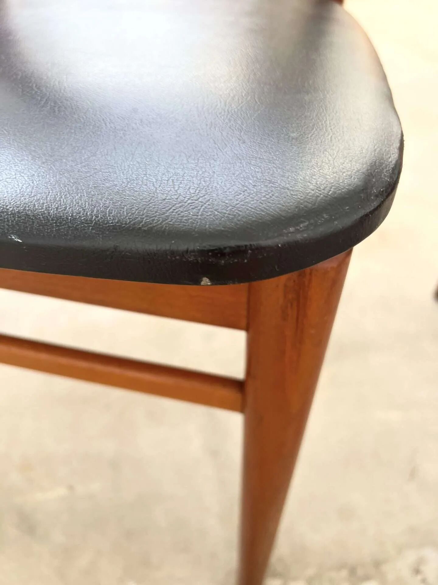 Lot de 4 chaises scandinaves hêtre et skai 60s