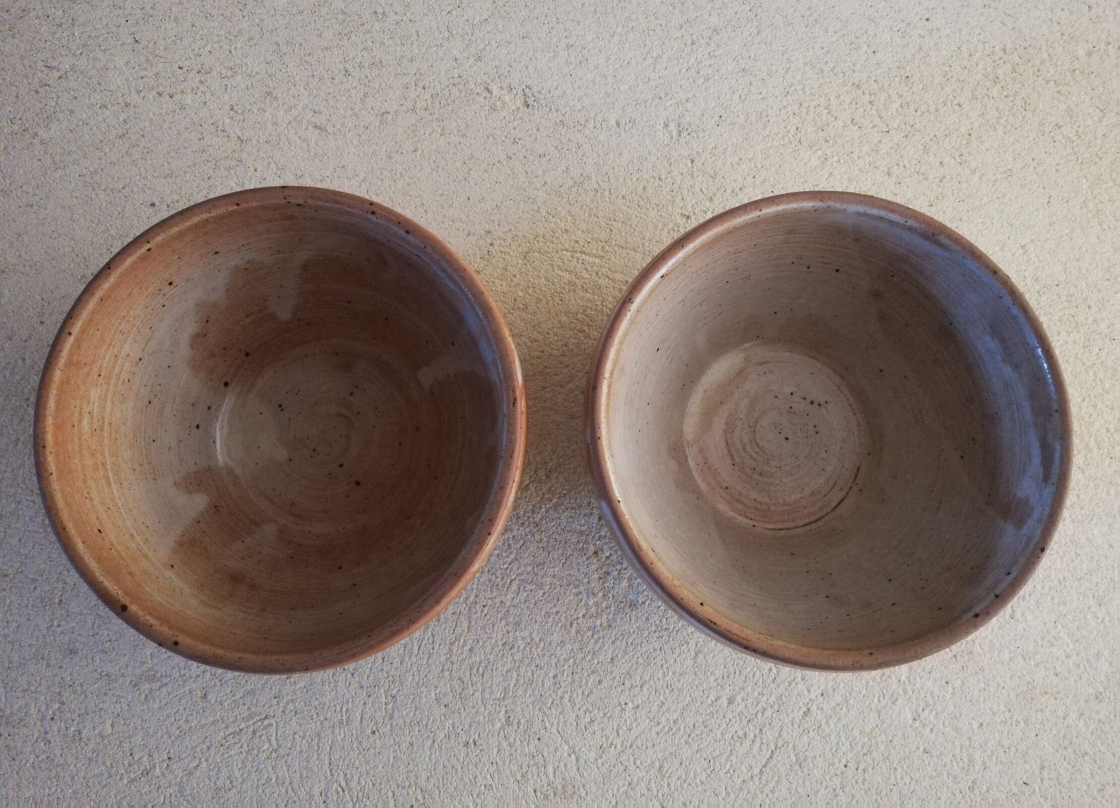 2 stoneware bowls