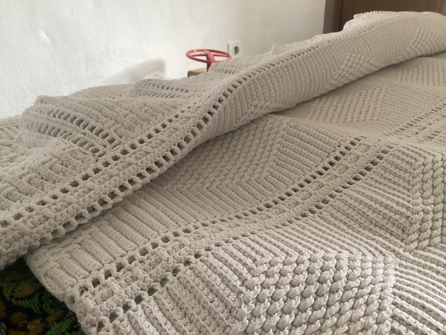 White cotton crochet bed cover with diamond bands
