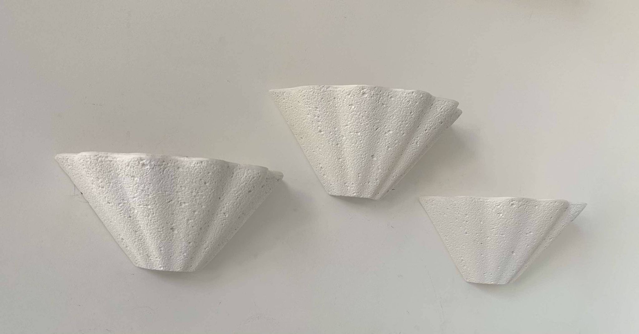 Set of 3 vintage shell wall lights, matte white stone-effect plaster, France 1970
