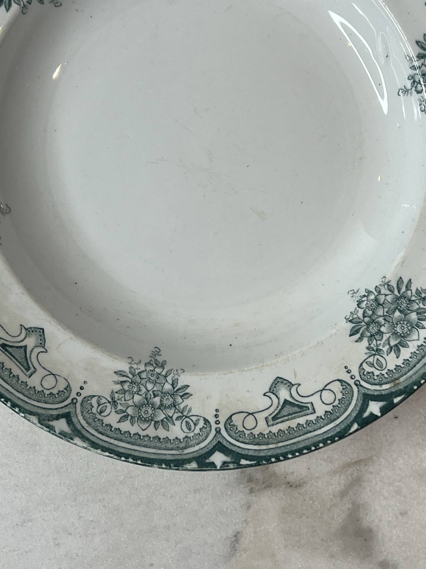 Set of 9 deep plates, ironstone Narcisses Onnaing