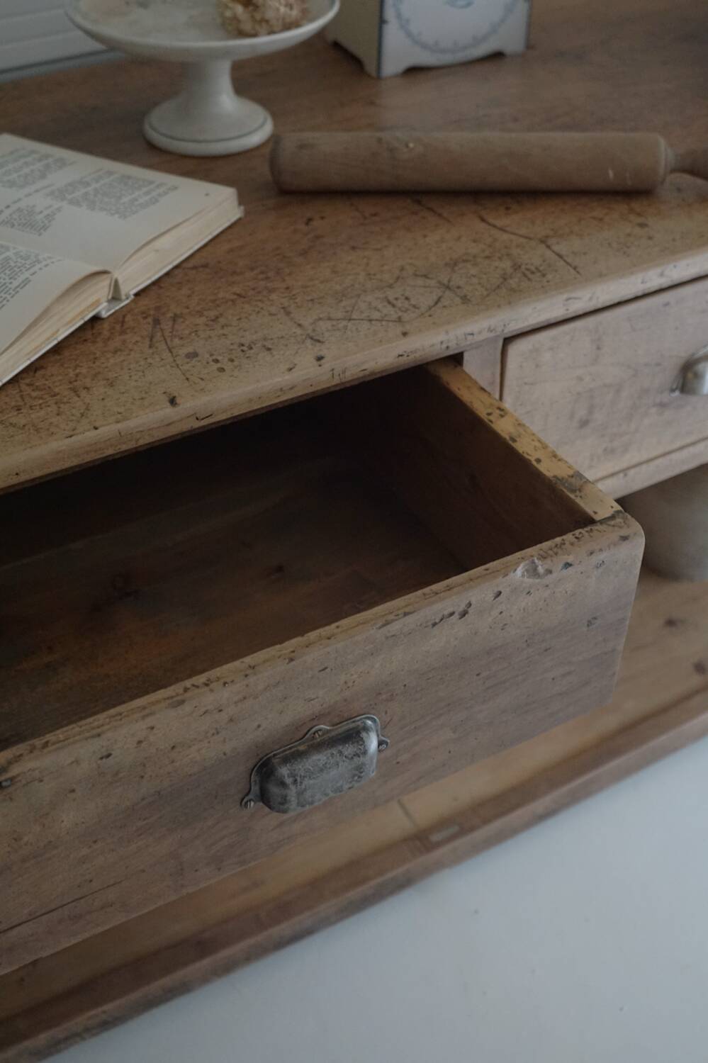 Old trading counter in solid oak – 19th century trade furniture
