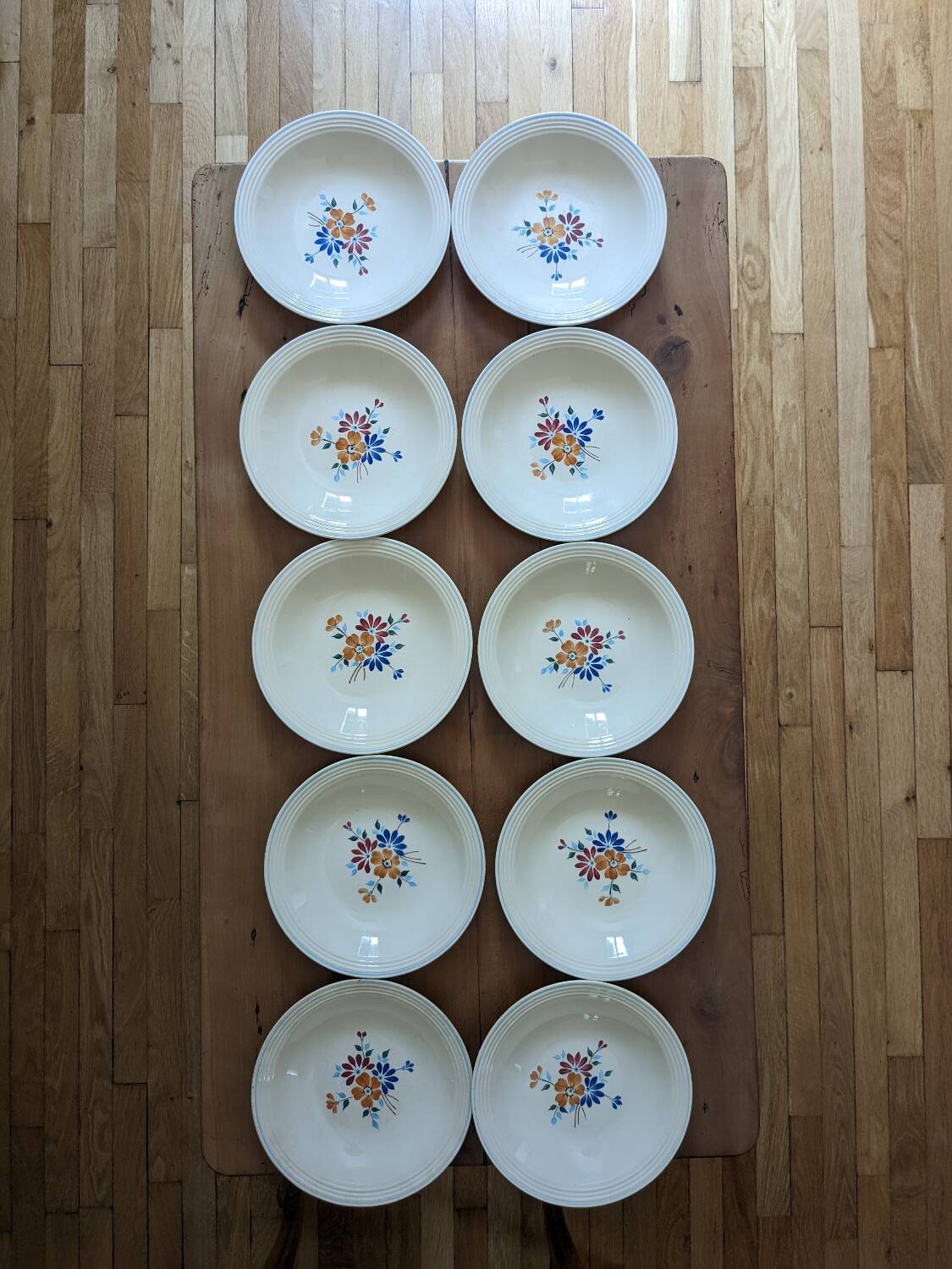 10 Saint Amand Yolande soup plates