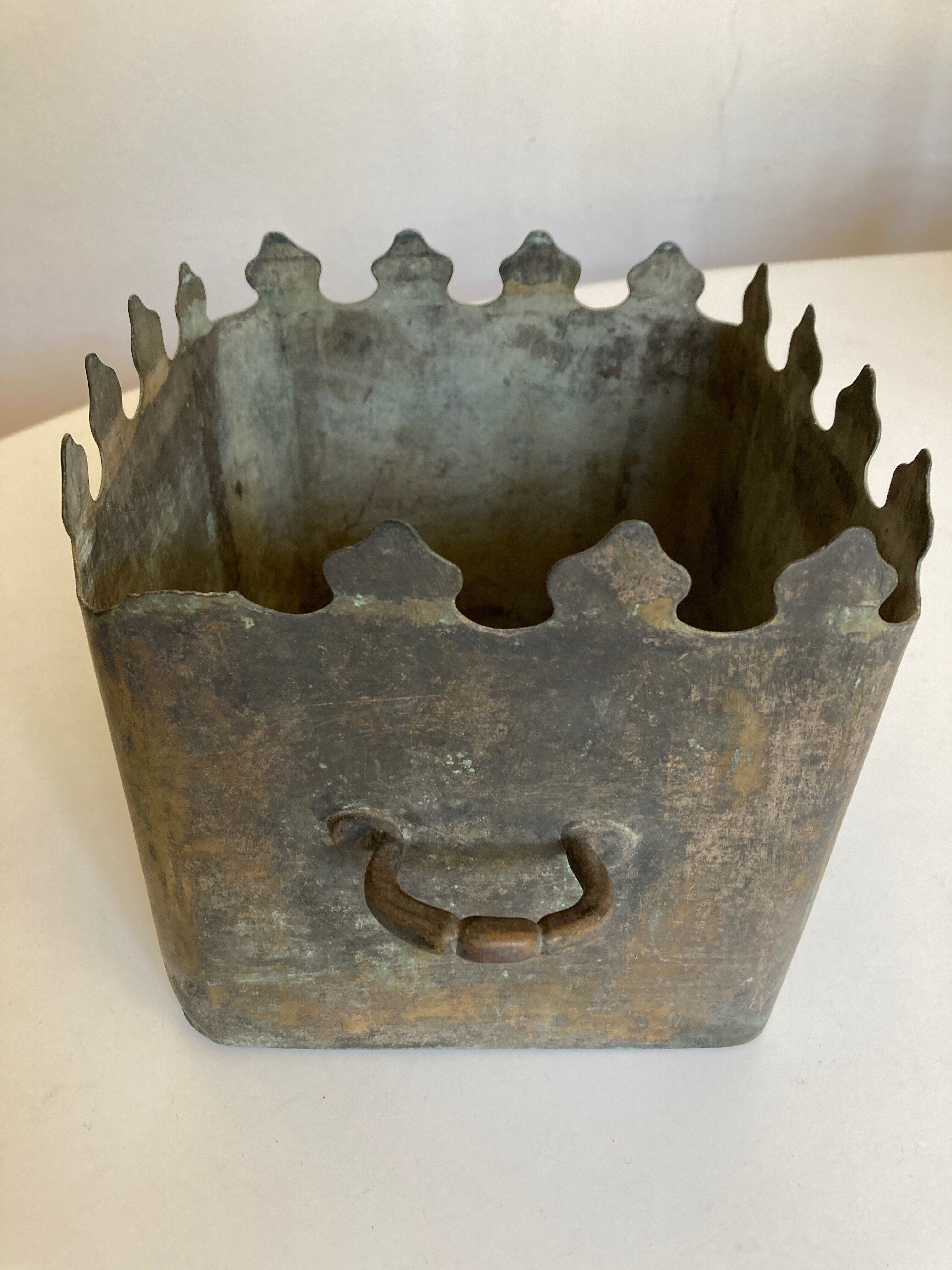 Pot cover 19th in zinc patina of origin