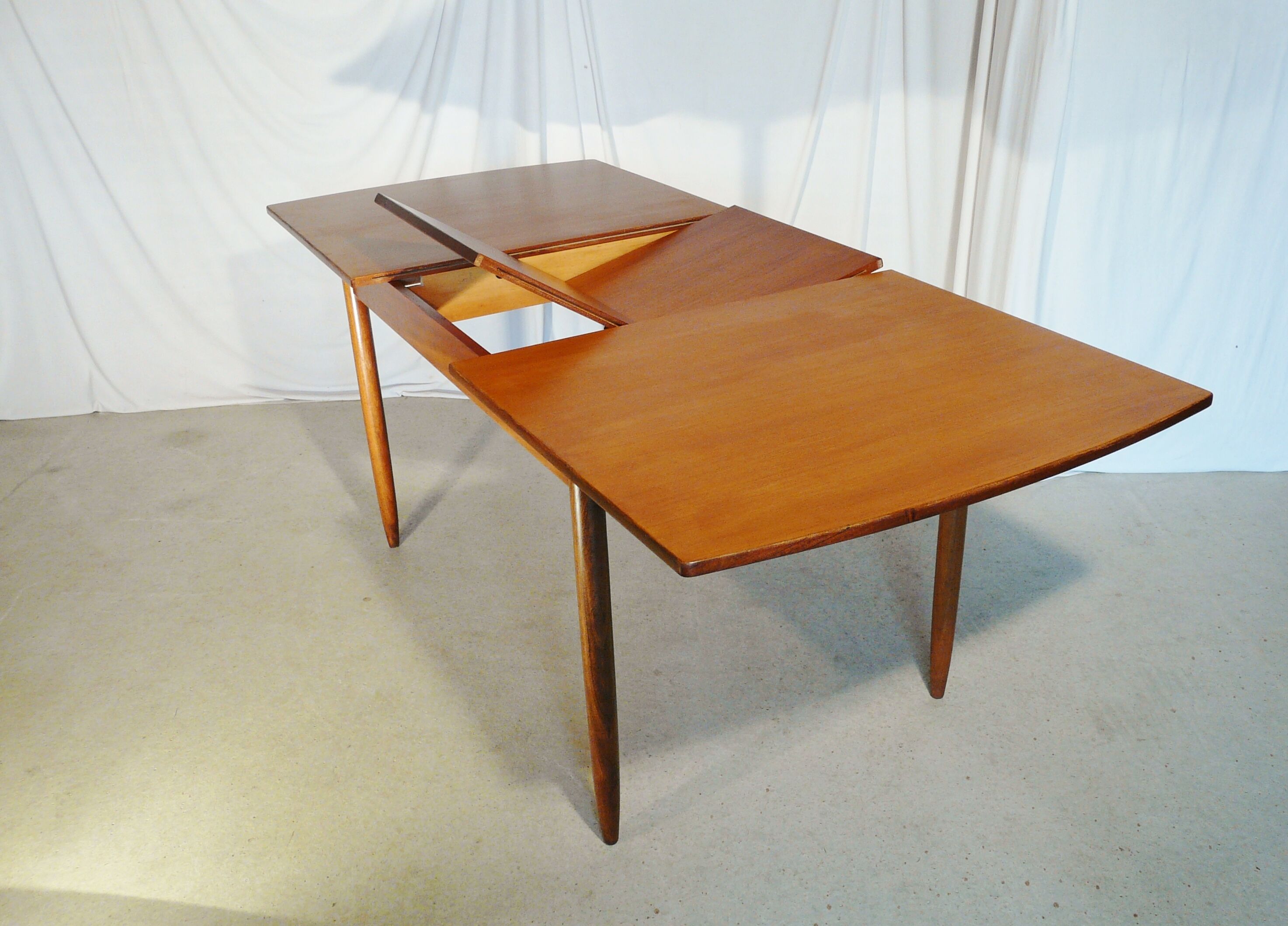 Scandinavian vintage extendable rectangular table